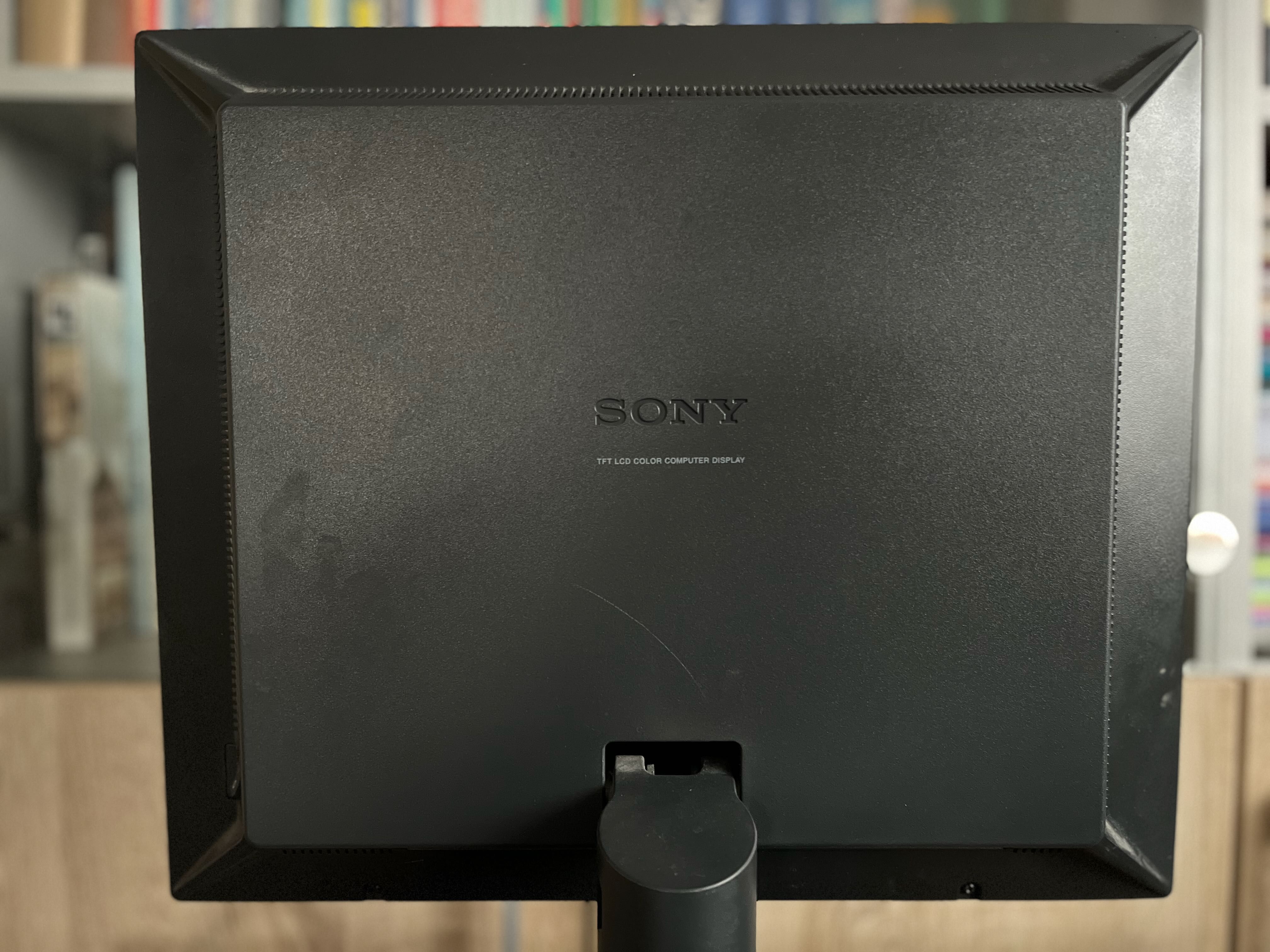 sony SDM-S94 19"