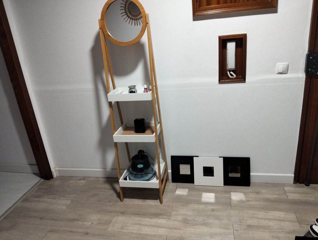 Vendo estante/ aparador +espelhos