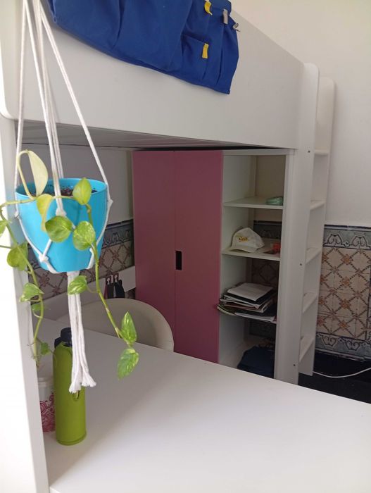 Cama SMASTAD, com secretária, roupeiro,gavetas + colchão Dream zone