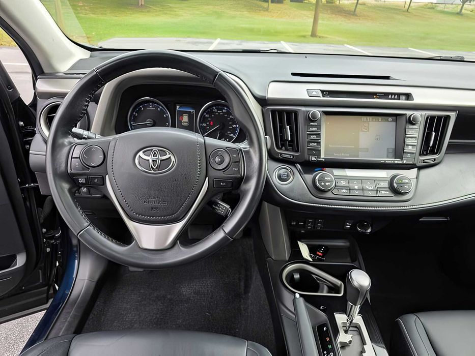 Toyota RAV4      2018