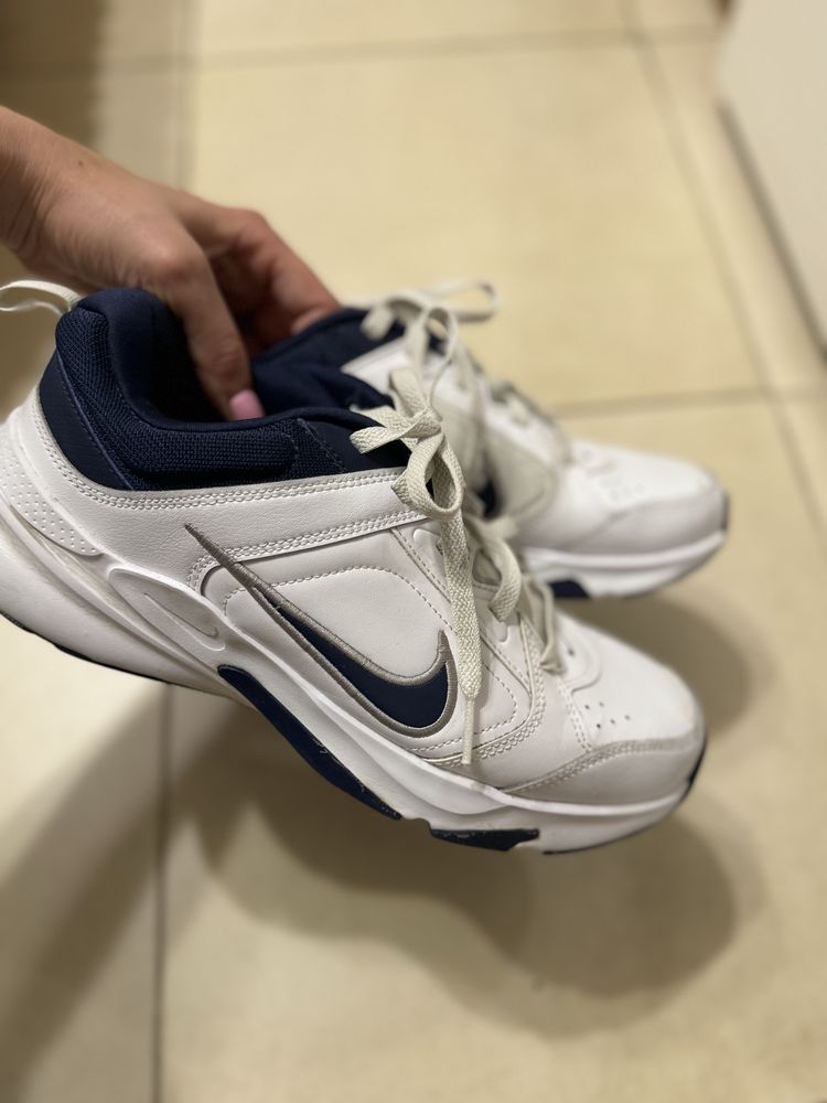 Кроссовки Nike