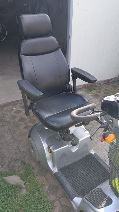 Cztero kołowy wózek elektryczny