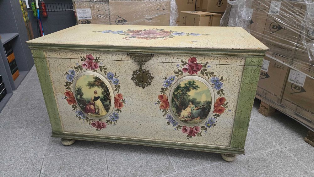 Baú antigo em excelente estado