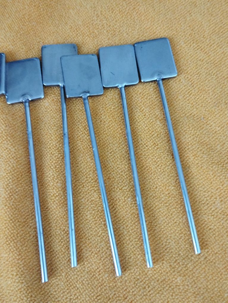 Talheres pequenos e decoração bolos