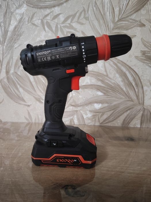 Шуруповерт-дриль Днипро М