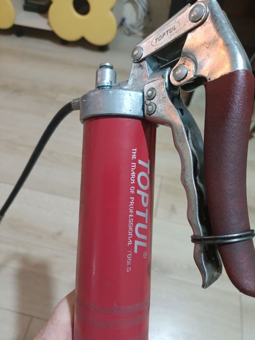 Шприц для смазки. Toptul.