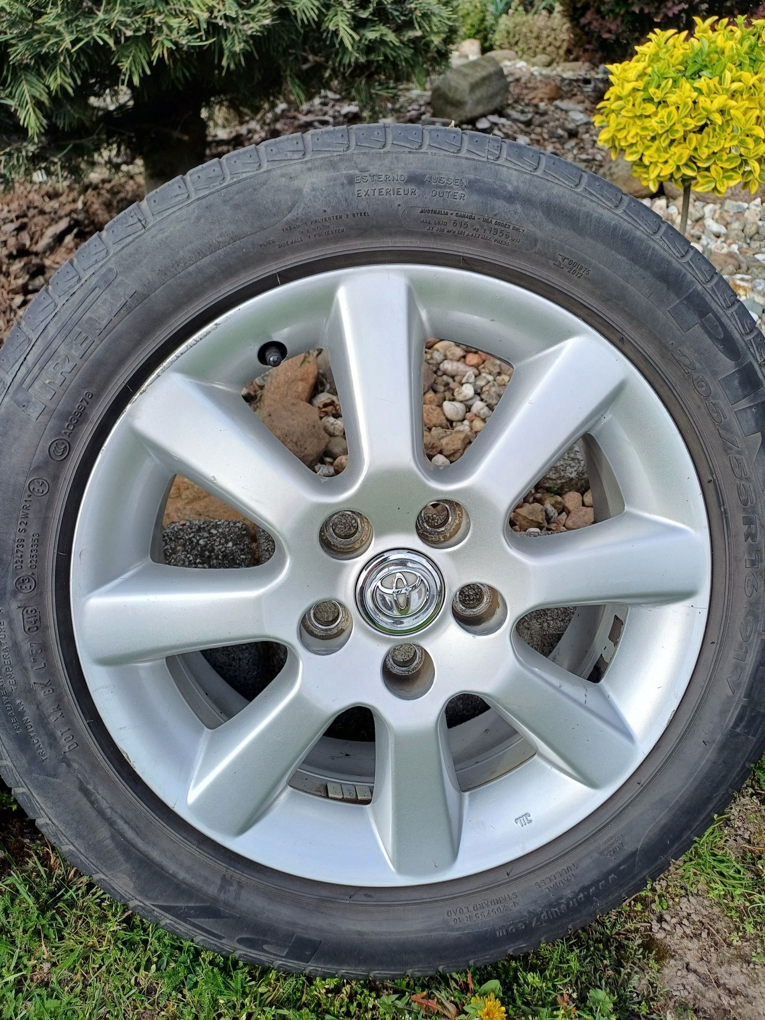 Koła  letnie Toyoty  corolla werso