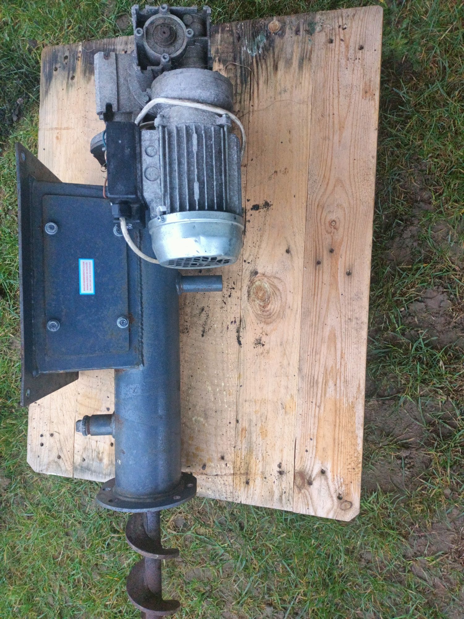 Podajnik ślimakowy z motoreduktorem defro