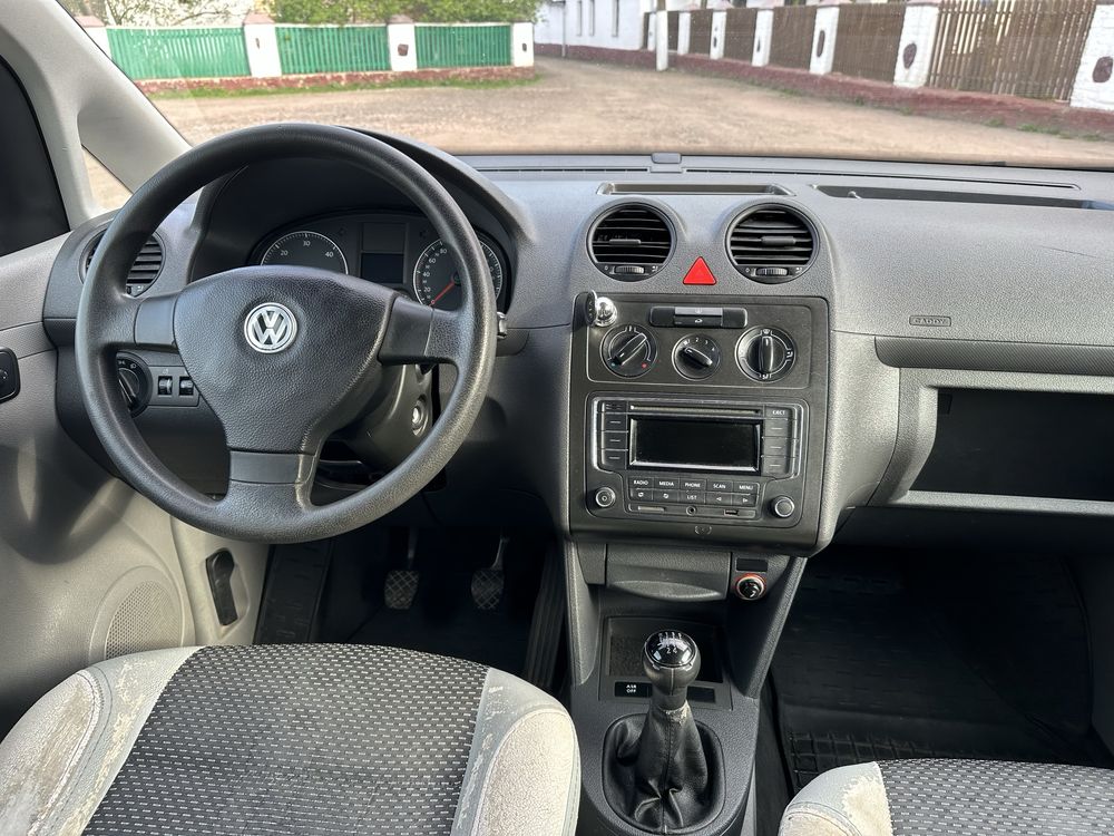 автомобіль Volkswagen Caddy Maxi