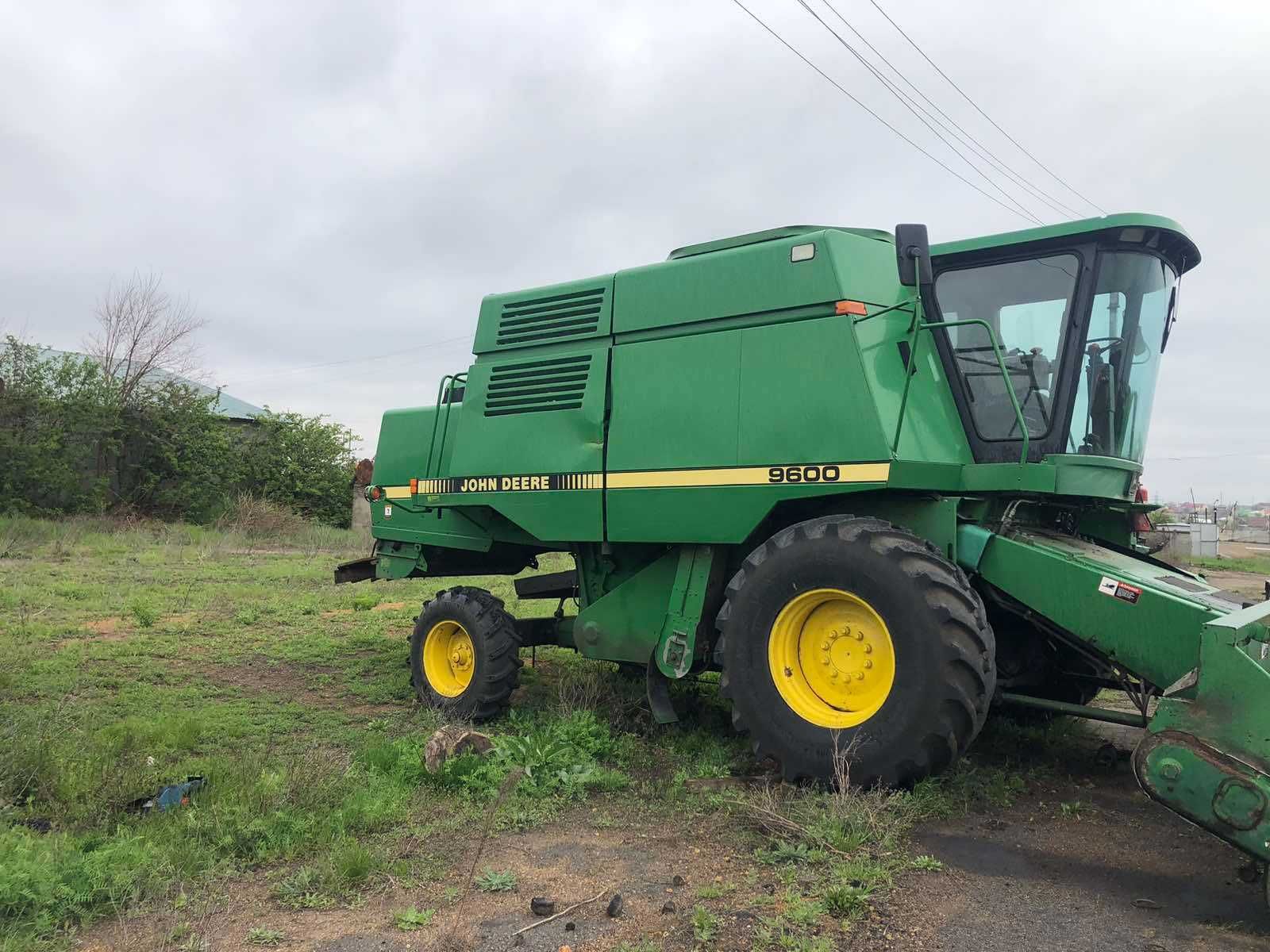 Комбайн John Deere 9600 с жаткой в хорошем состоянии (1999г.)