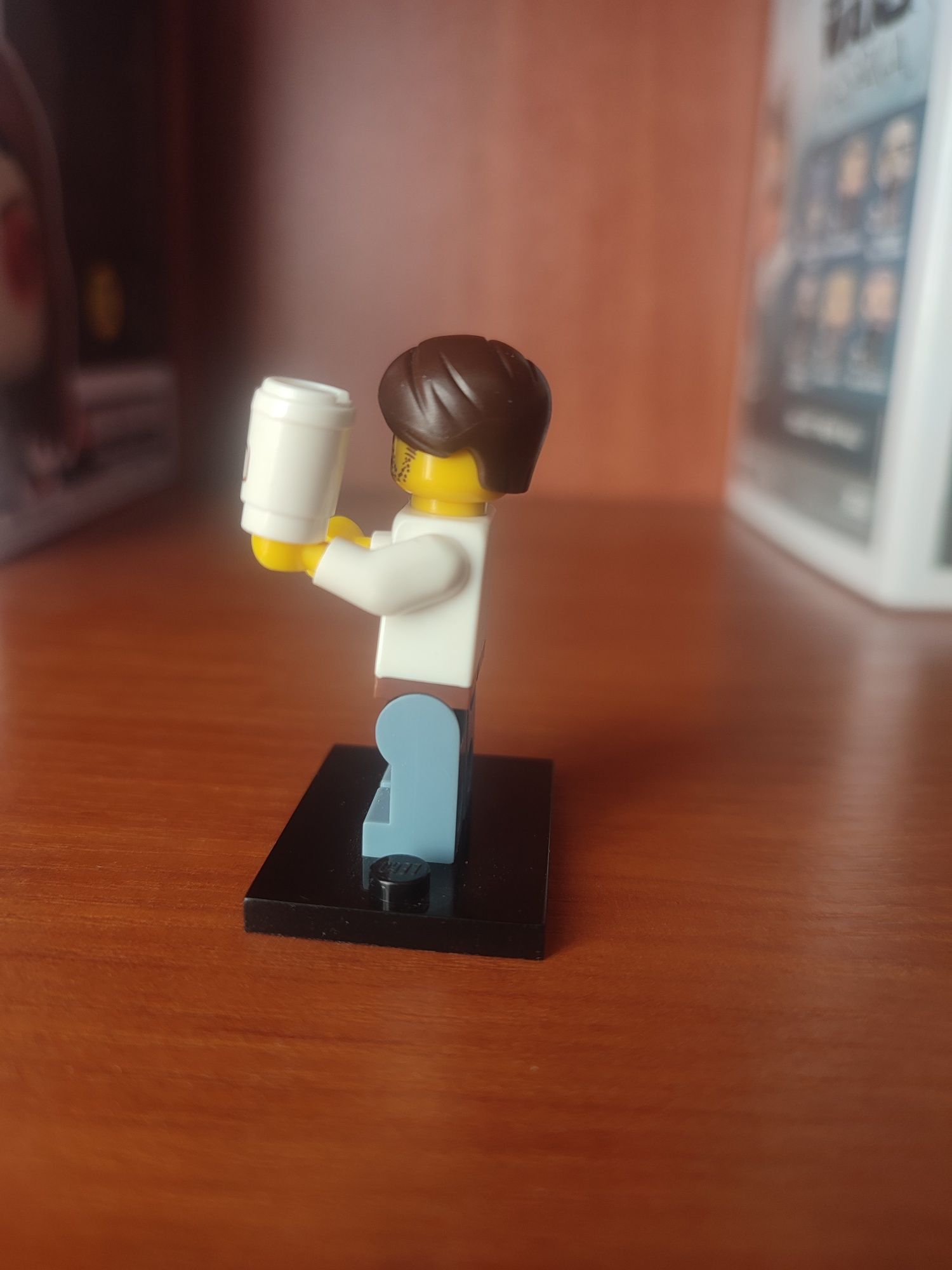 LEGO minifigures Barista.