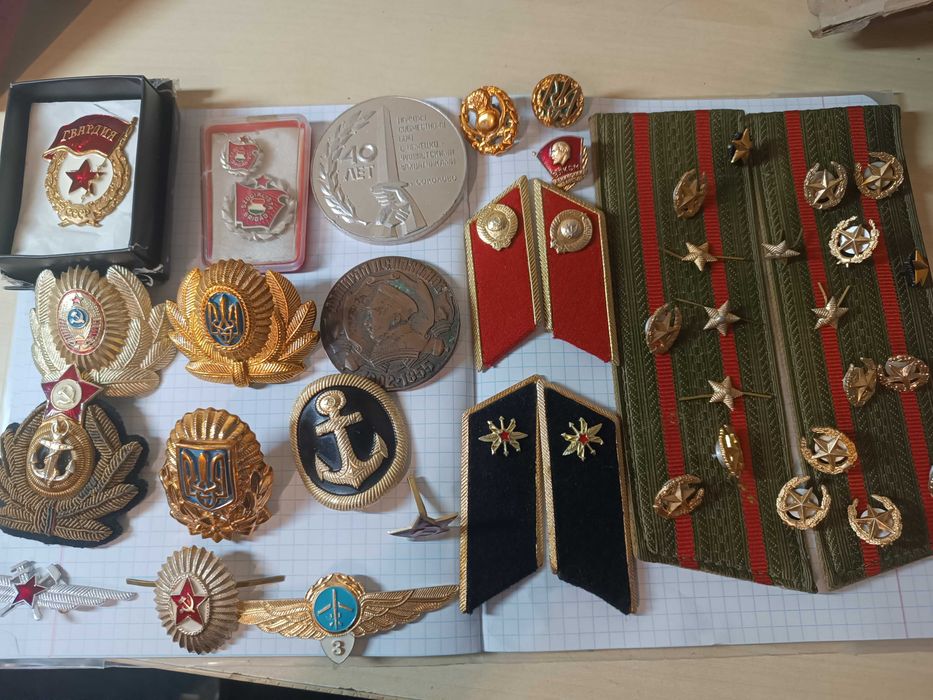 Значки та кокарди СССР