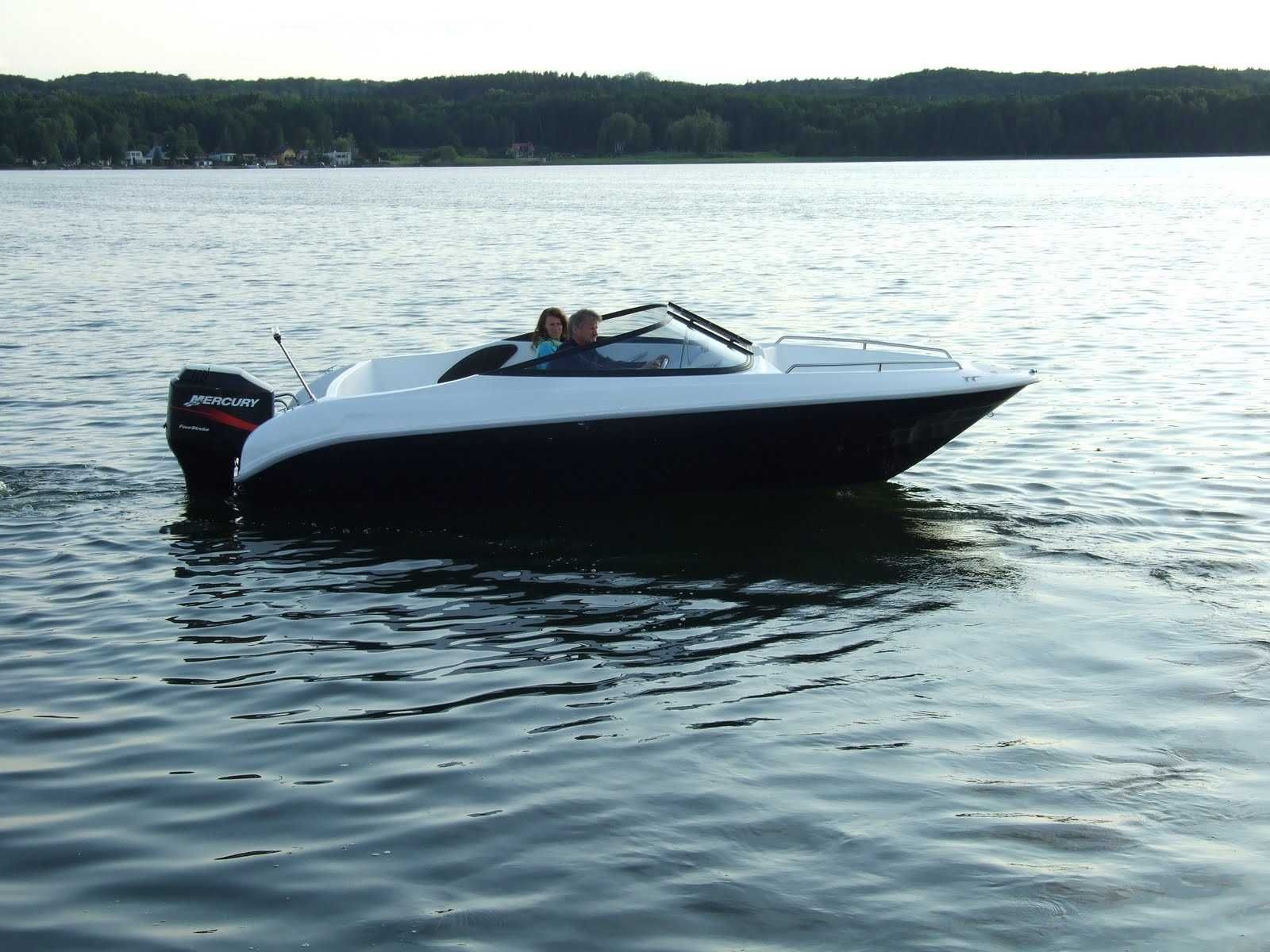 M560 Bowrider black edition łódź motorowa nowa mboats