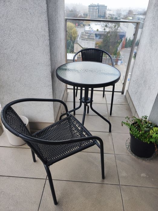 Stolik balkonowy z krzesłami