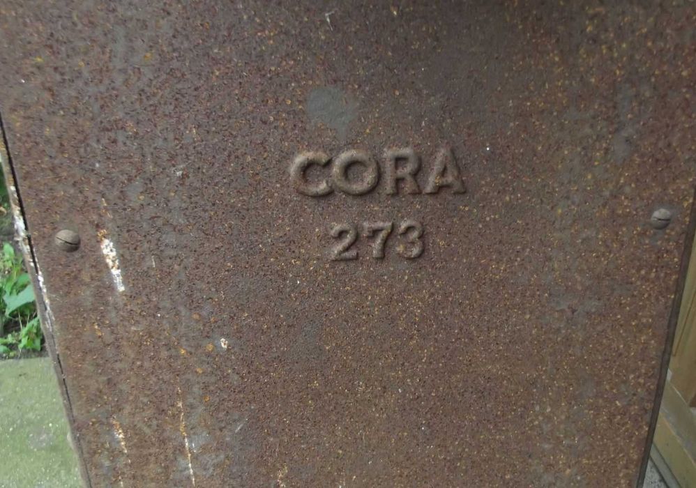 Piec typ koza używany stary żeliwny zabytkowy