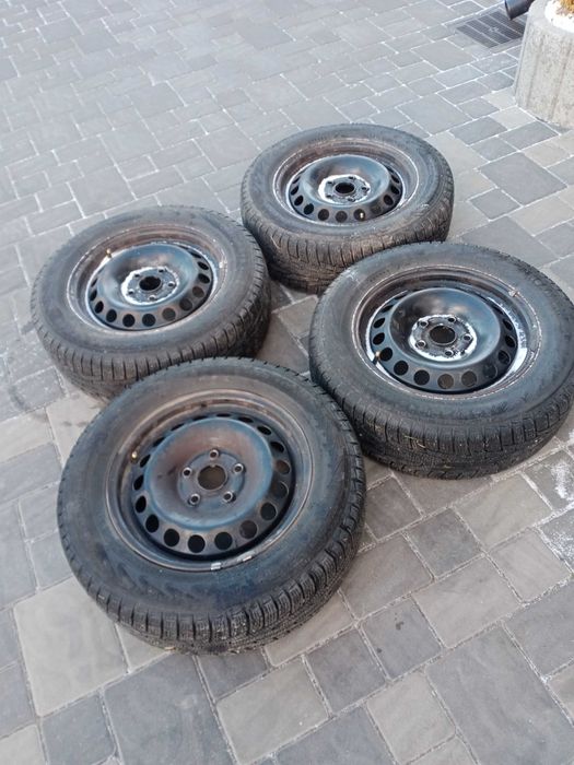 Зимові шини  Nokian Nordman 195/65 R15 з дисками 5х112