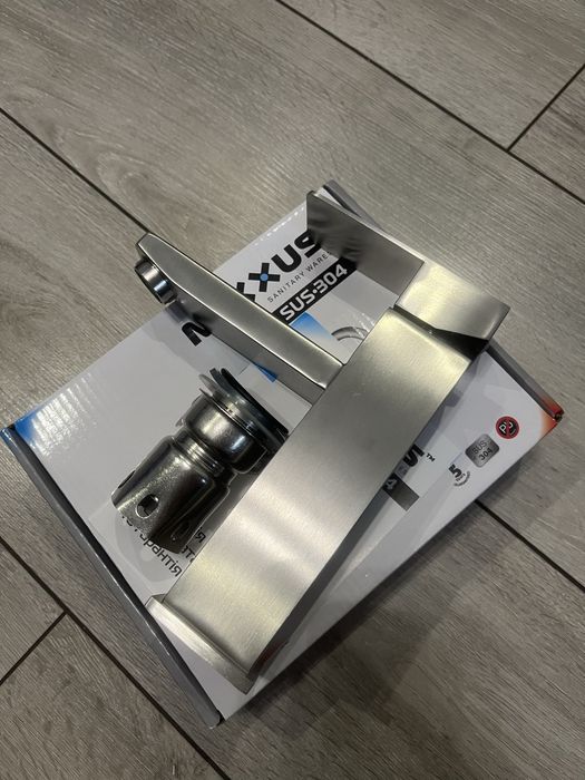 Змішувач для умивальника Mixxus KUB-001, нержавійка, квадратний дизайн