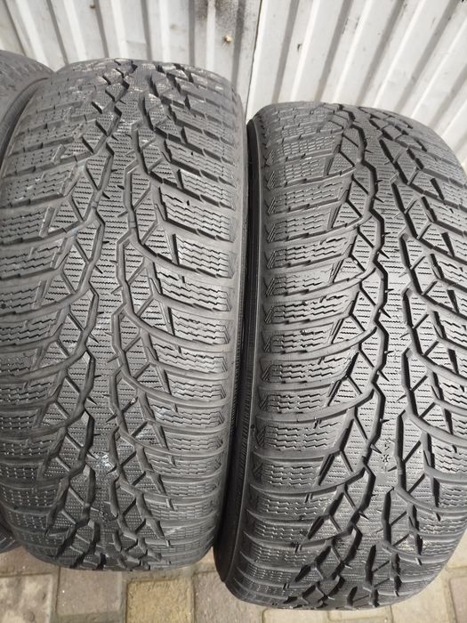 Зимова резина 215/55/17 nokian