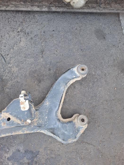Передний подрамник Nissan primera p10
