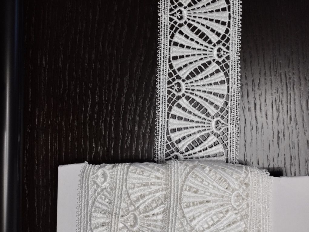 Gipiura, wstawka biała 8 cm wys.10 metrów.