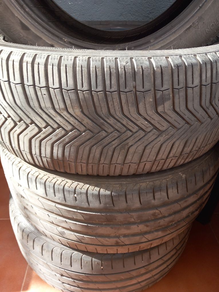 Pneus 235/45/R18