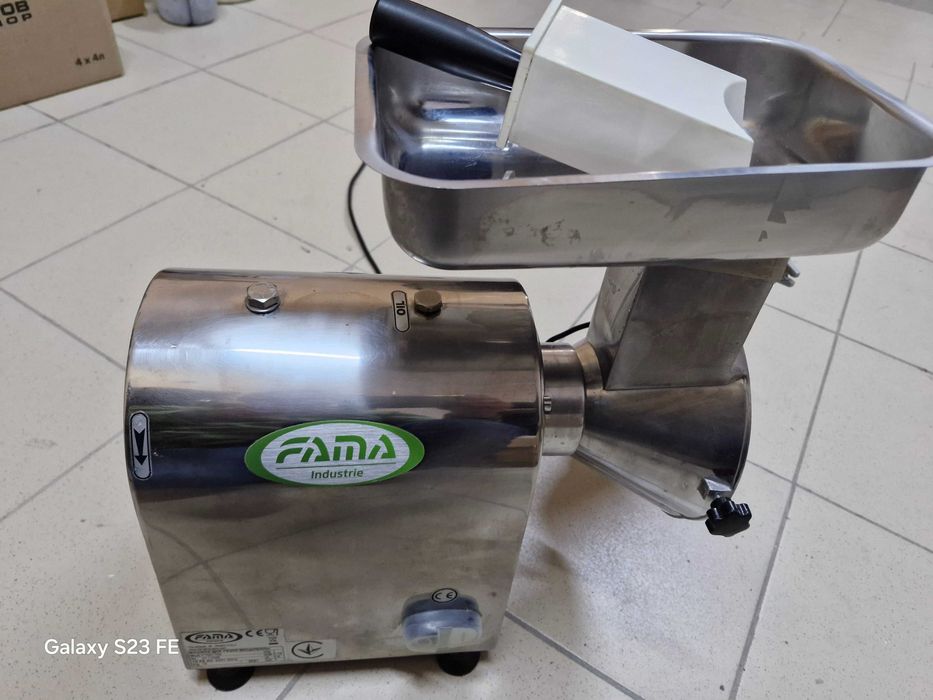 Сиротерка Fama .