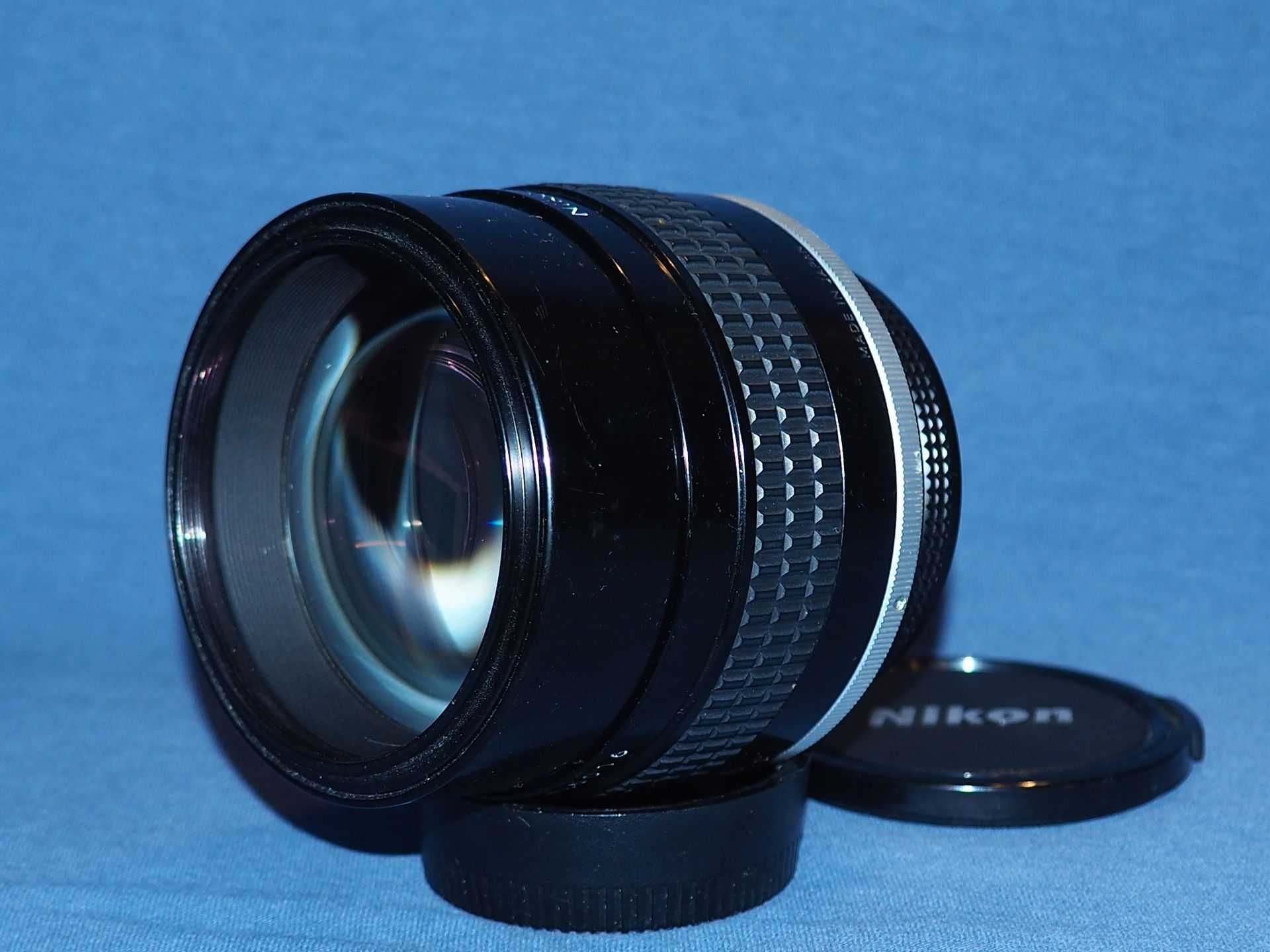 Obiektyw Nikon Nikkor 105mm f1.8 AI-S.