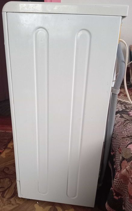Продам пральну машину INDESIT (під ремонт чи на запчастини)