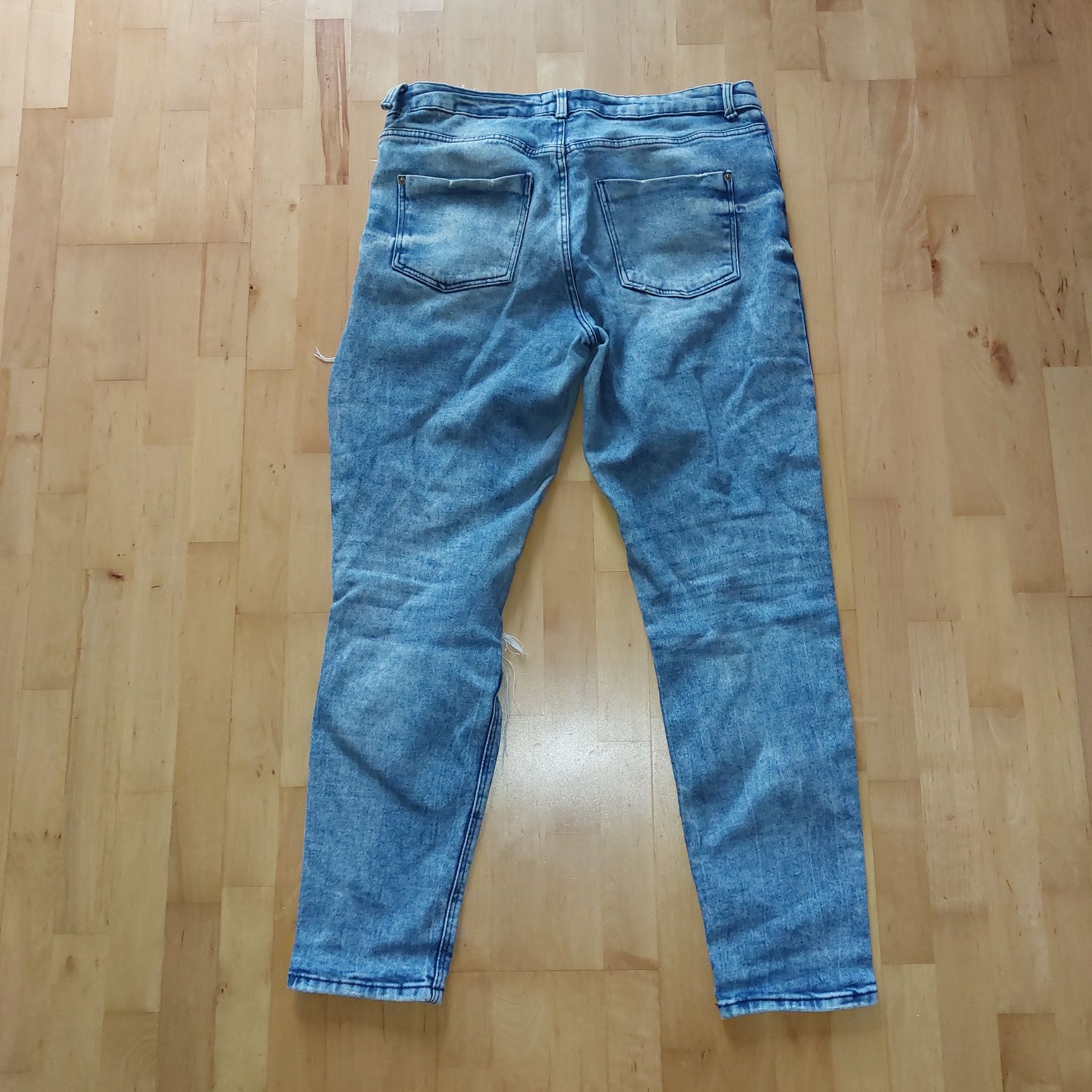 Spodnie 36 Mohito jeansowe z dziurami