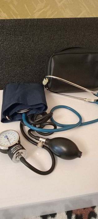 Тонометр механический.