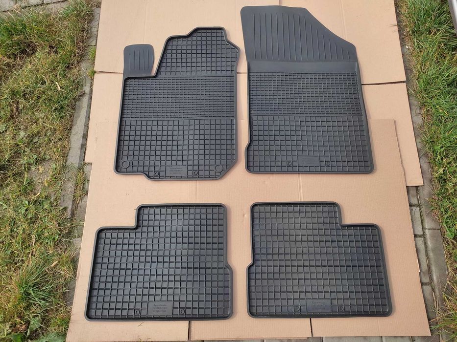 TOYOTA YARIS 1 99-05r NOWE Dywaniki gumowe dopasowane korytka korytko