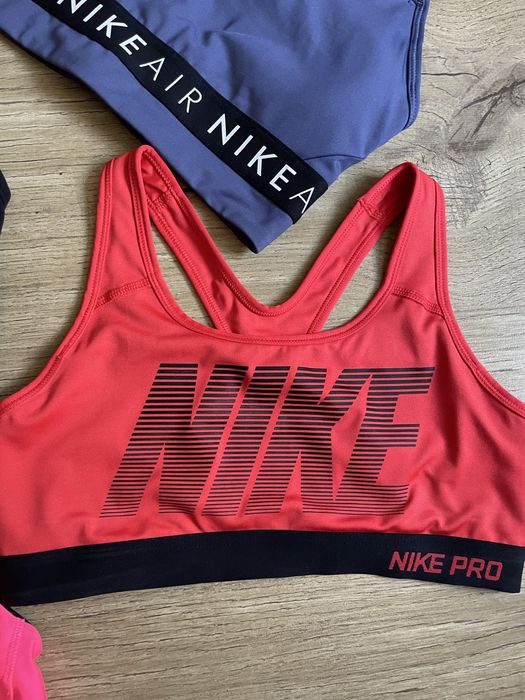 Топи для спорту Nike