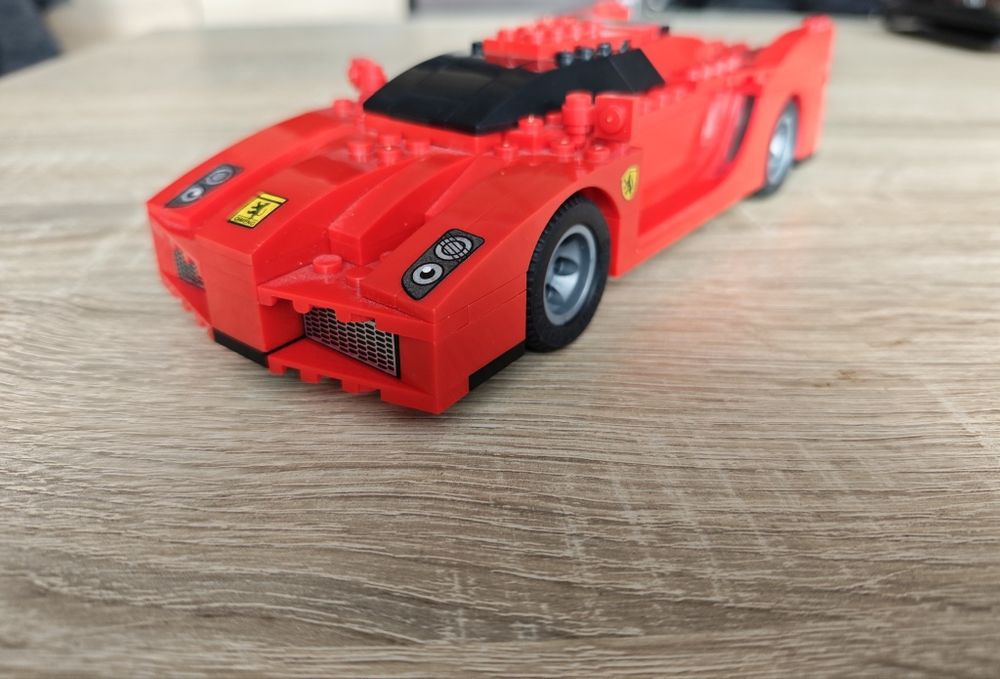 Ferrari lego z napędem na tylne koła