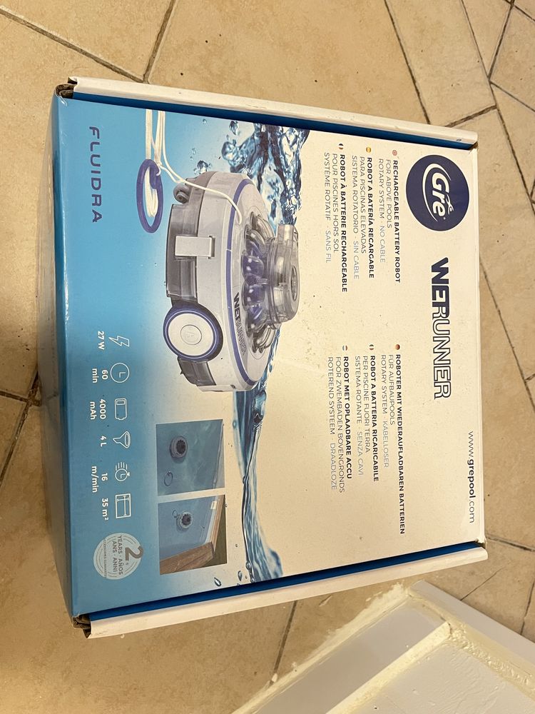 ROBOT limpa fundos piscina