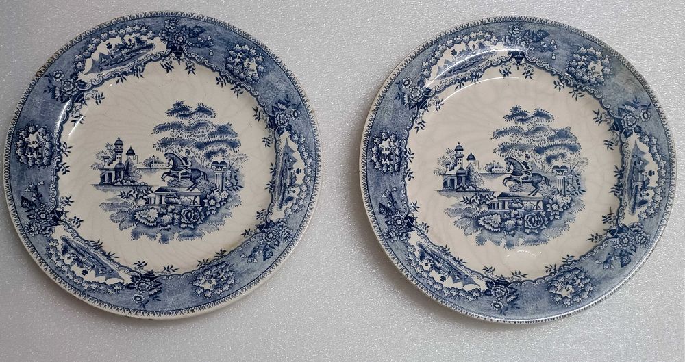 pratos de faiança Estatua Azul, loiça de Sacavém, lote de 2