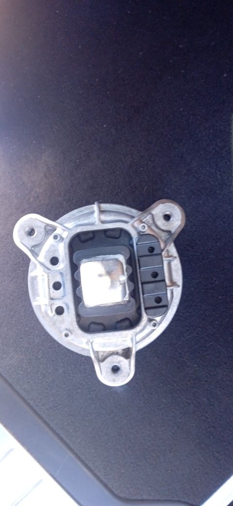 Apoios motor BMW 520D 40 euros unidade ou 70 euros o par