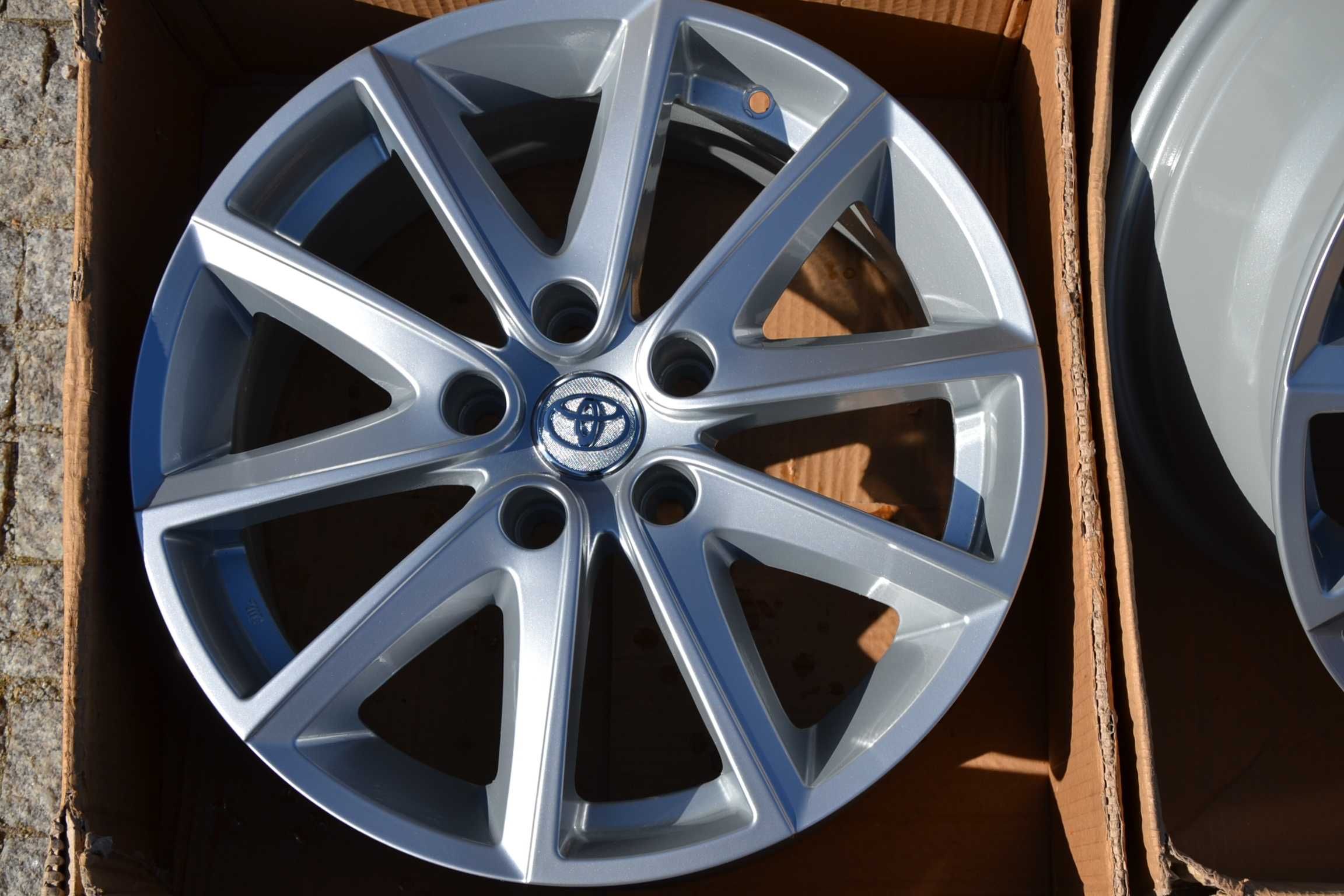 Felgi Toyota Corolla Verso Camry 7x17 ET40 5X114,3 NOWE