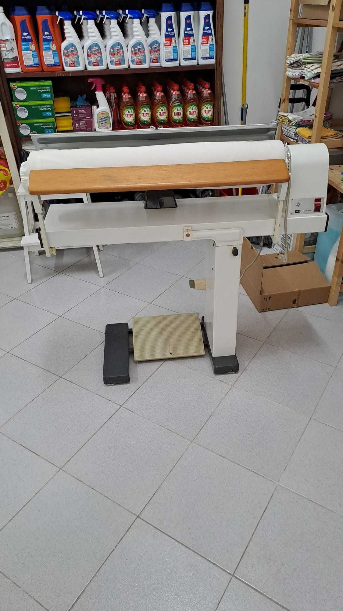 Calandra AEG para roupa