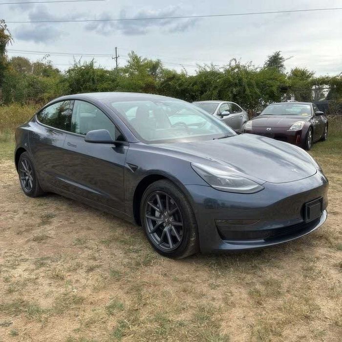 Tesla Model 3 Long Range      2022