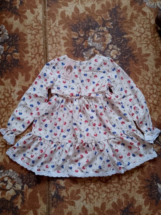 Продам новий костюм і плаття для дівчинки