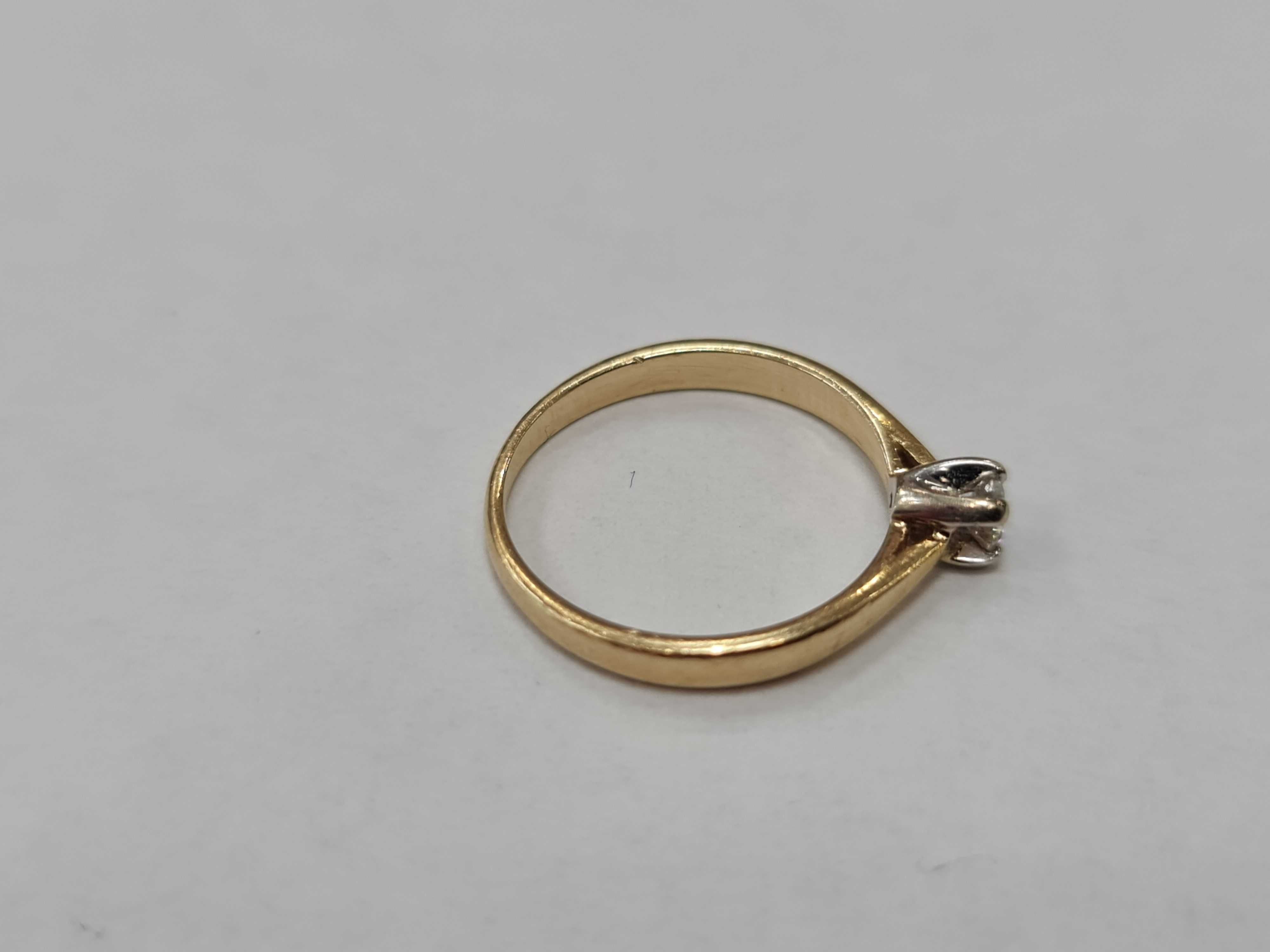 Złoty pierścionek/ 585/ 1.85 gram/ R9/ DIA 0.10 CT/ Brylant