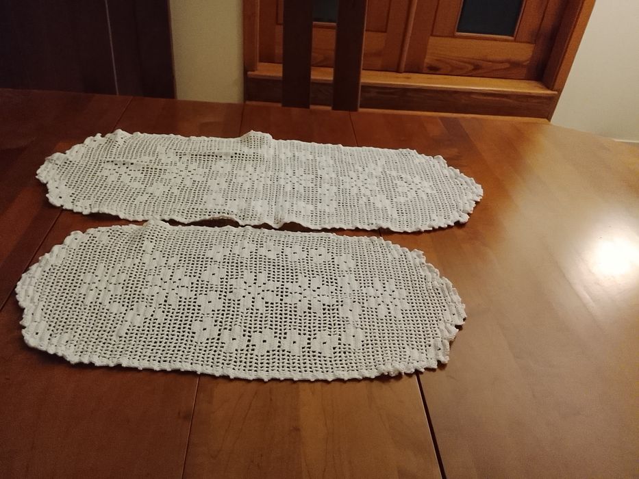Conjunto de dois naperons em crochê feitos á mão