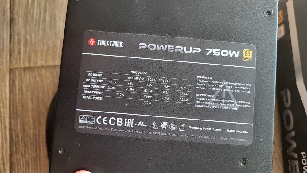 Блок питания Chieftec GPX-750FC 750 ват  (В состоянии нового)