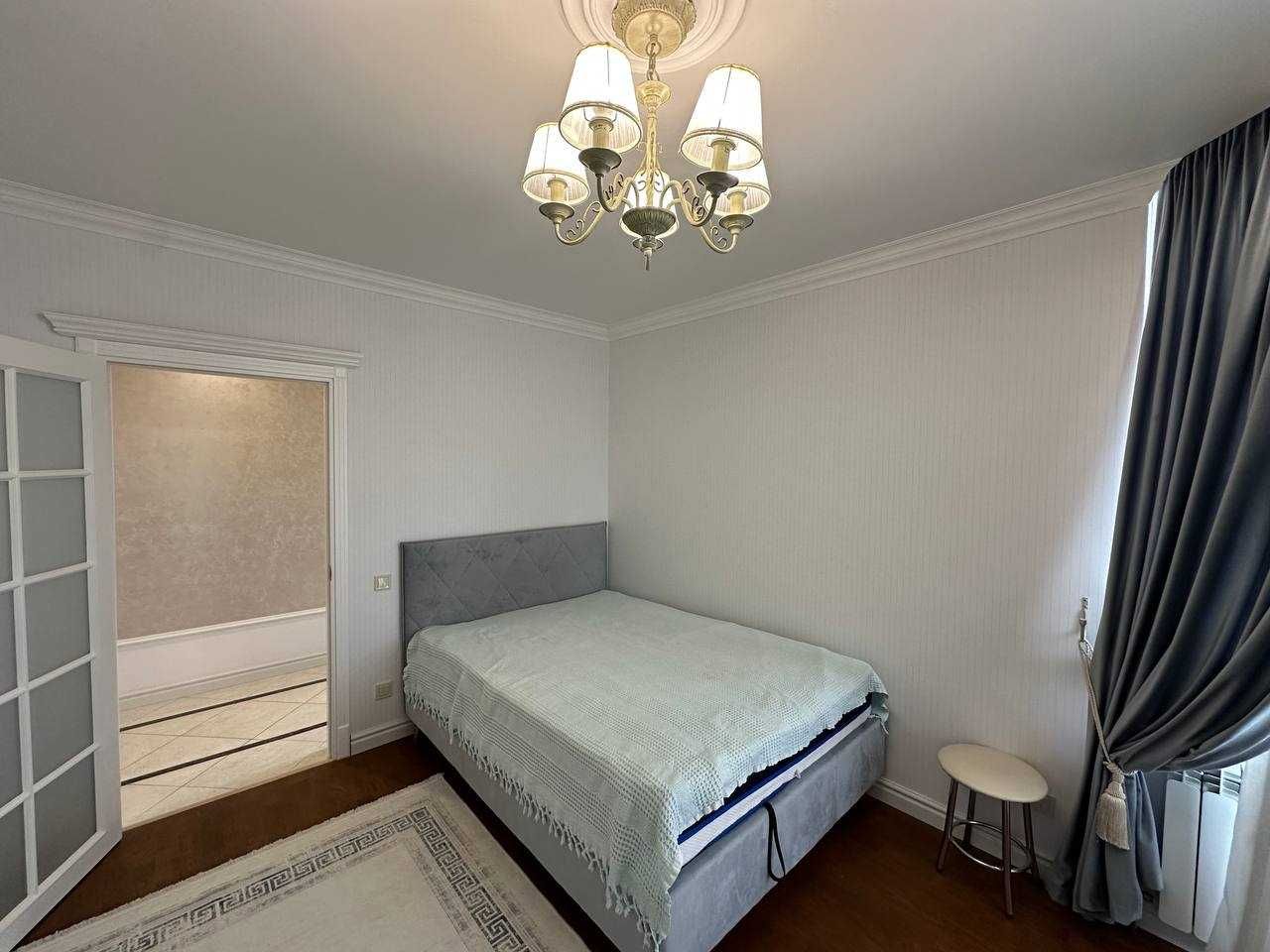 Продається  3-кімнатна квартира з дизайнерським ремонтом \113 м²