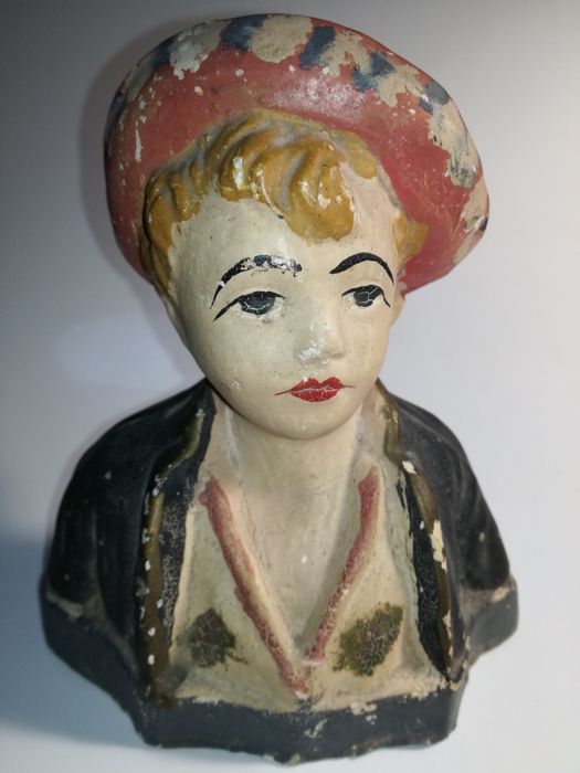 Busto antigo de menina em terracota