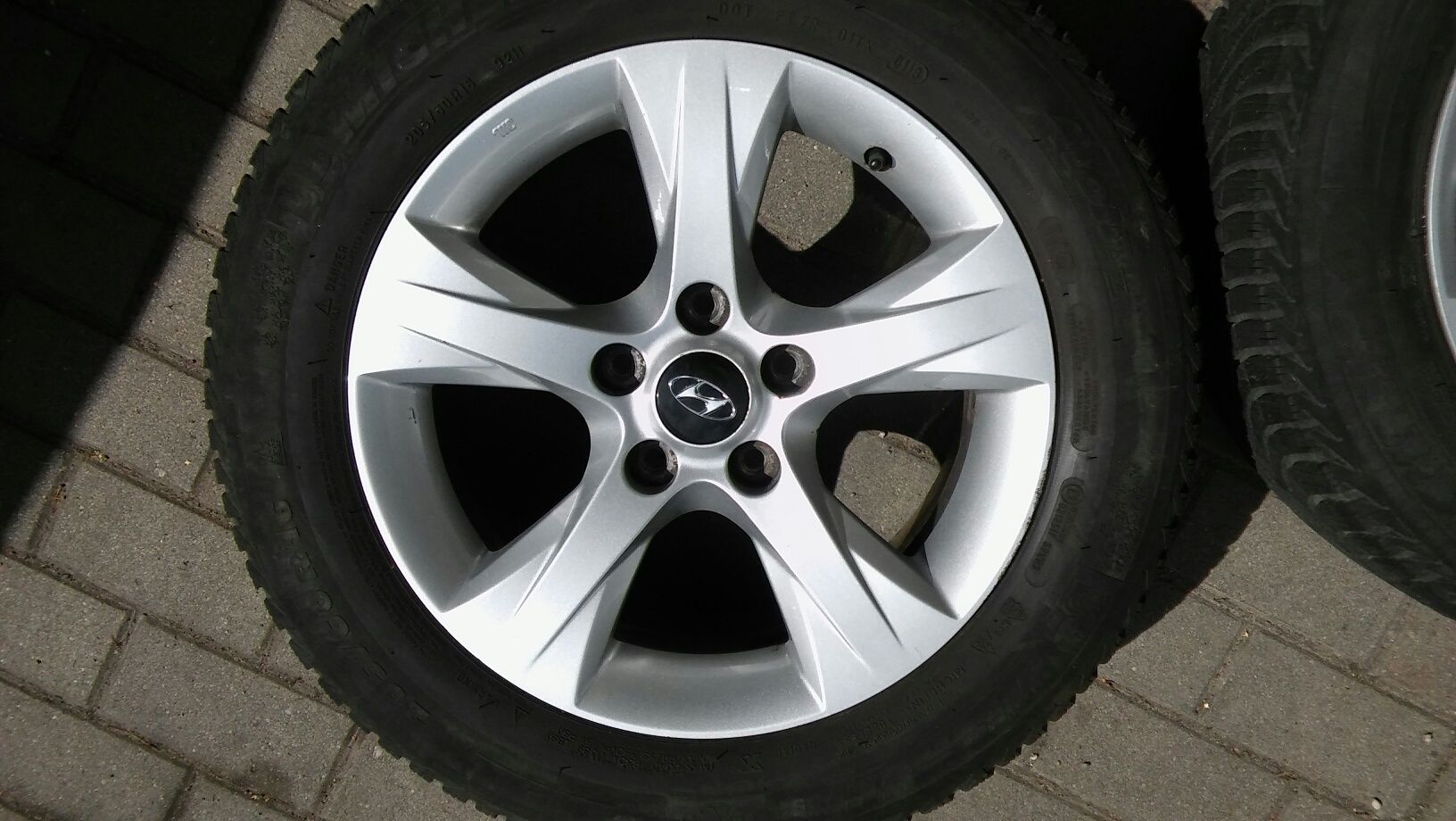 Koła Hyundai  Zamiana Kia 205/60r16 5x114,3  et 40 srod 67 Michelin