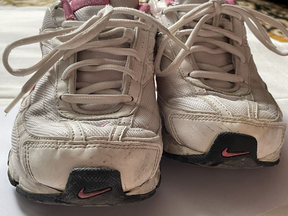 жіночі кросівки nike y2k