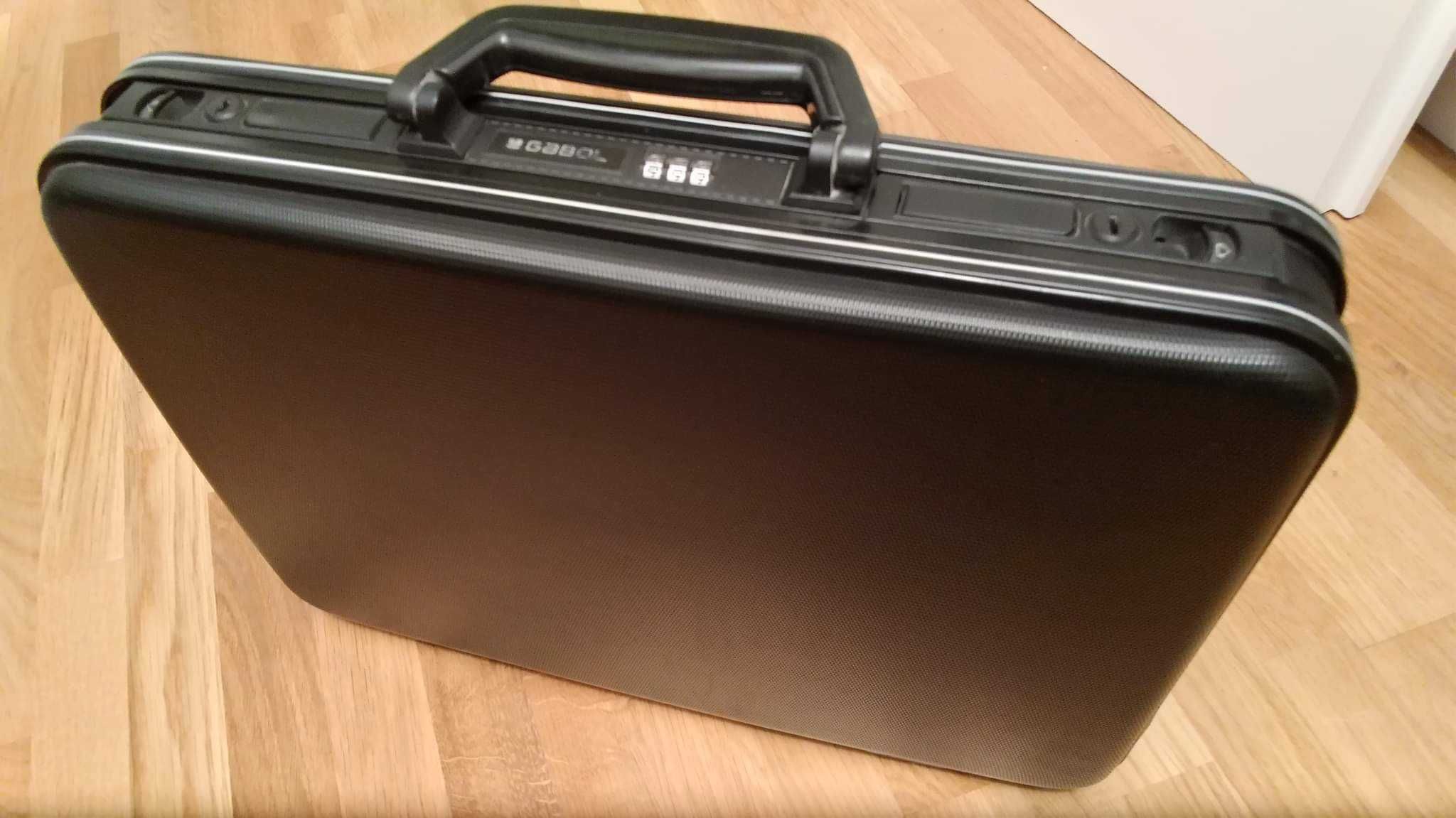 Aktówka neseser Gabol tworzywo, z zamkiem szyfrowym 44x32x9 na laptopa