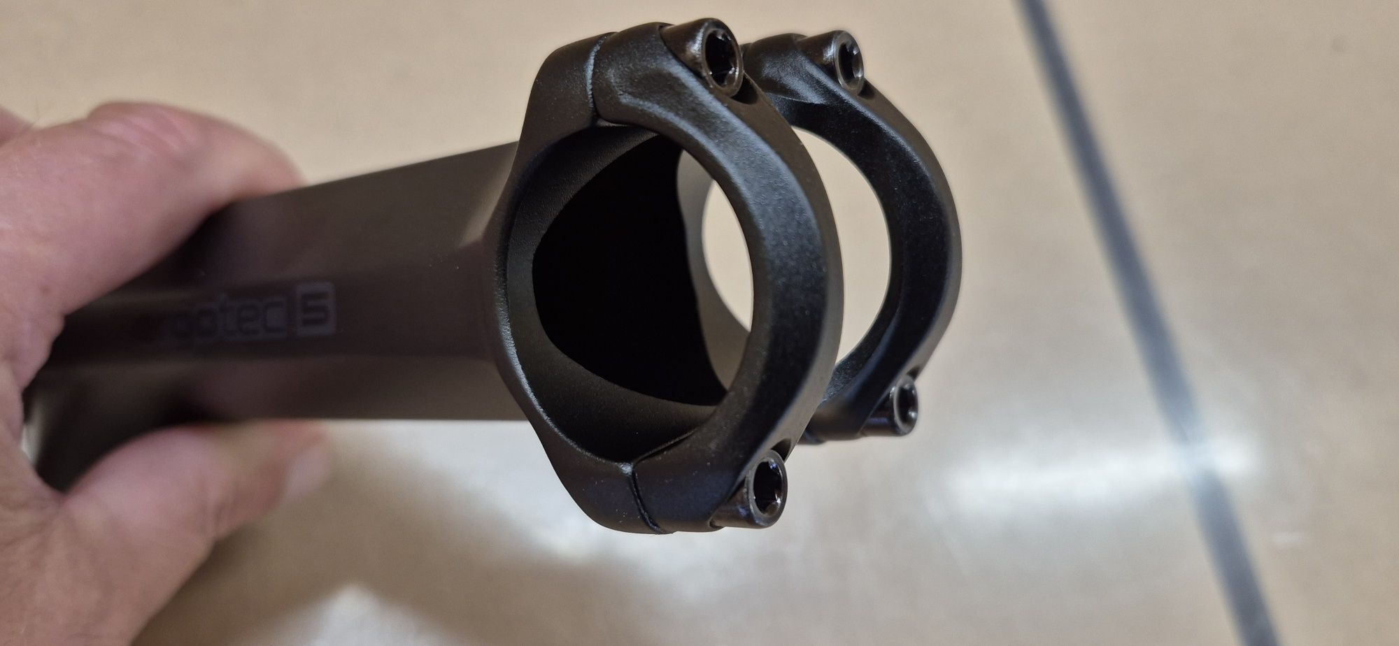 1. Wspornik. Mostek Ergotec Charisma 130mm.