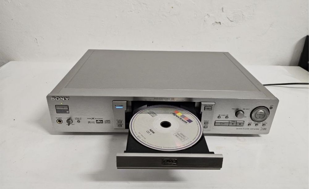 Odtwarzacz DVD/CD Sony DVP-S 725 D. Made in Japan.